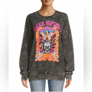 No Boundaries Women's Plus Size Graphic Crewneck Pullover Sweatshirt